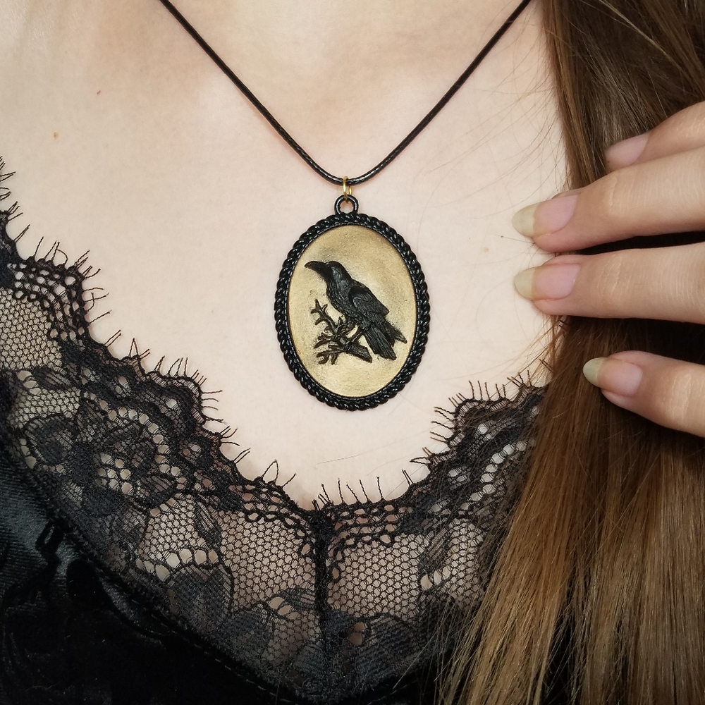 Elegant Raven Cameo